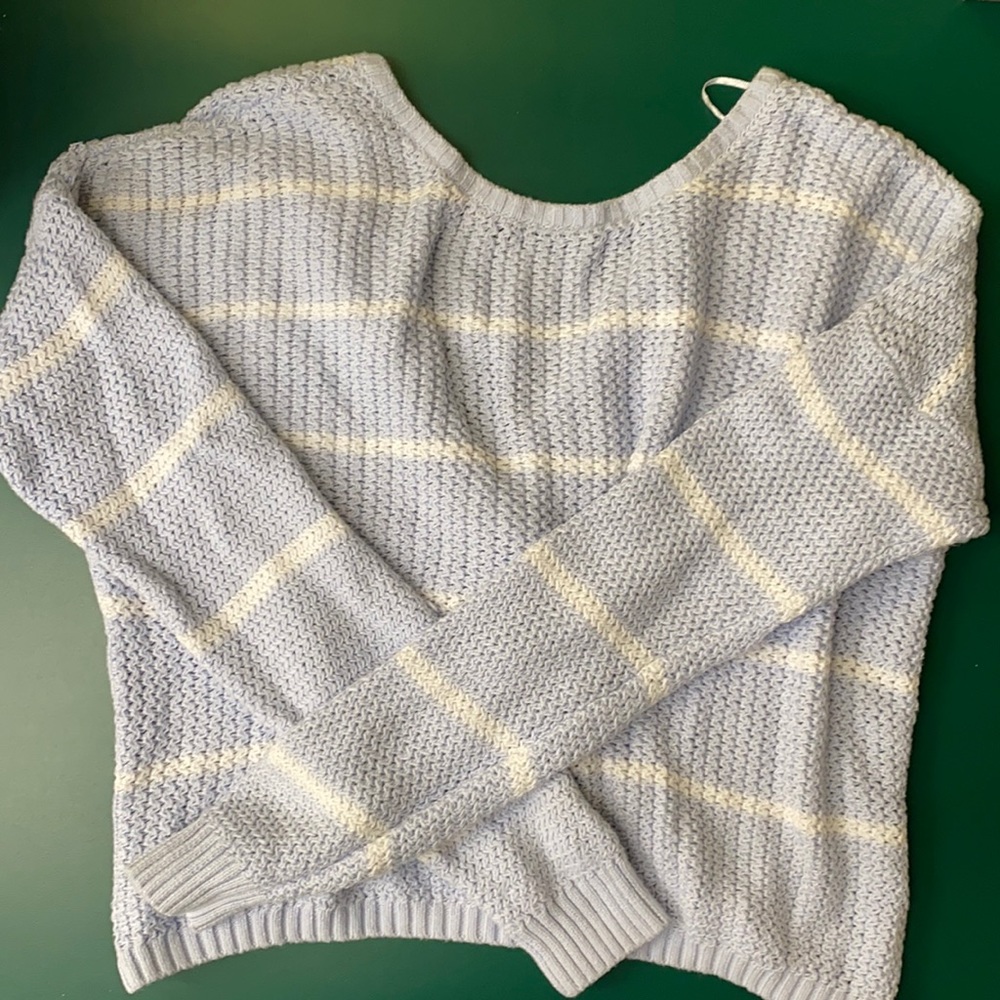 Hollister sweater size medium